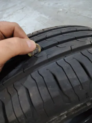 Neumático Continental 215/60 R16 V