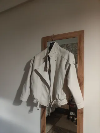 Biker polipiel beige nueva