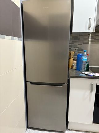 Nevera combi plateada