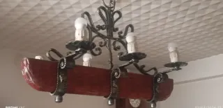 Lámpara de madera y metal