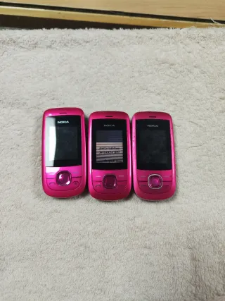 3 móviles Nokia antiguos rosas