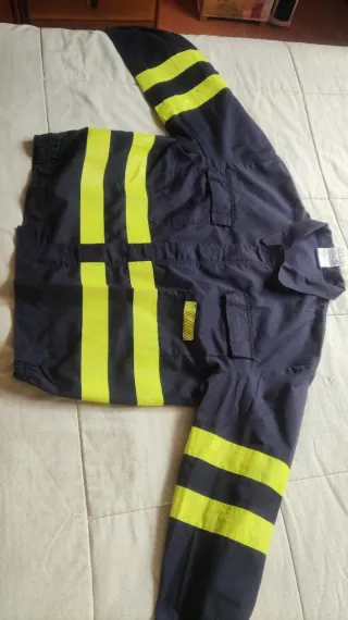 Ropa de trabajo azul y amarillo