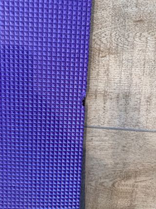 Esterilla morada para acampada