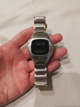 Reloj digital DKNY Digital Plateado