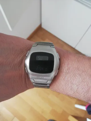 Reloj digital DKNY Digital Plateado