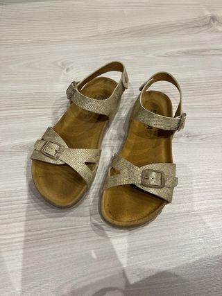 Sandalias doradas niña Emma