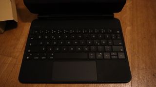 Custodia con Tastiera trackpad per iPad Pro 11 (M4