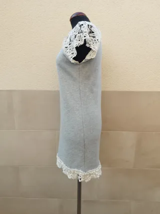 Vestido con encaje Please T. L.