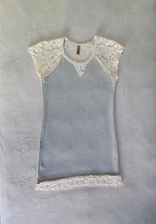 Vestido con encaje Please T. L.