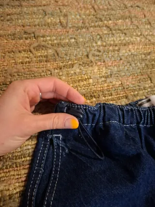 Pantalón vaquero oscuro