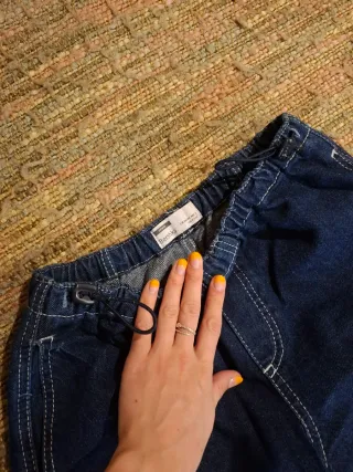 Pantalón vaquero oscuro