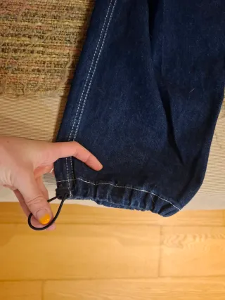 Pantalón vaquero oscuro