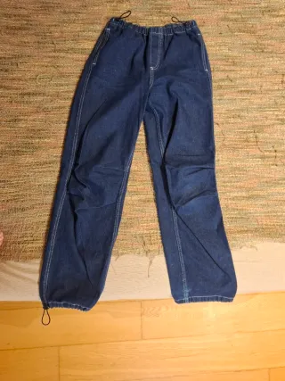 Pantalón vaquero oscuro