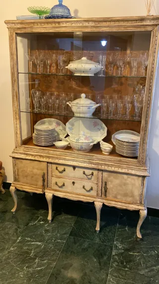 Mueble aparador vitrina antigüedades