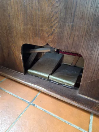 Piano antiguo de madera