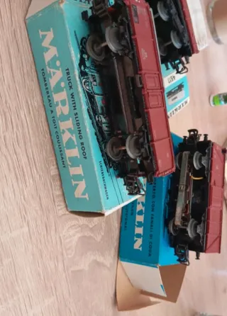 Locomotora y 3 vagones Marklin H0