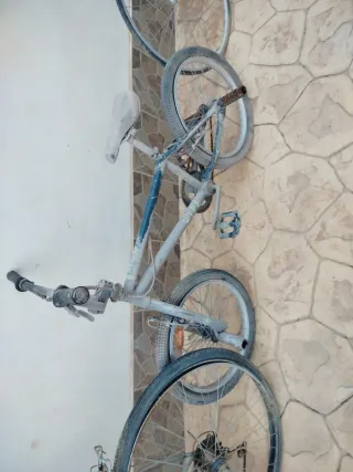 3 Bicicletas para piezas o reparar