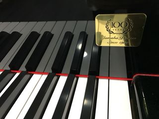 Piano Yamaha Negro