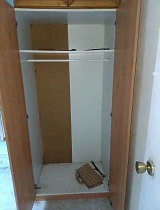 Armario ropero de madera