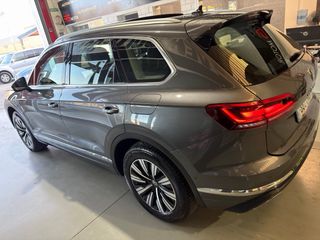 Volkswagen Touareg 3.0 v6 TSI 381 cv hybrid techo