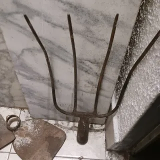 Horca y 2 azadas huerta