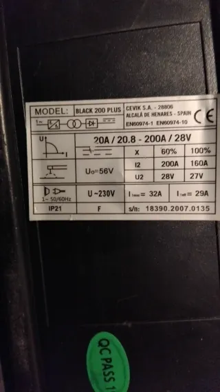 Máquina de soldar GCEVIK + careta y electrodos