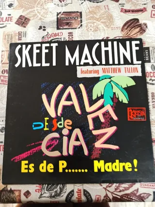 Vinilos a 5€ cada uno.