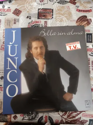 Vinilos a 5€ cada uno.