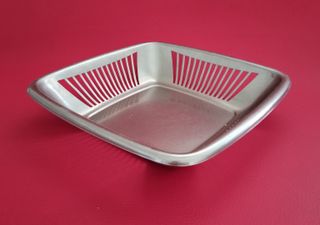 Cesta metálica plateada para mantel