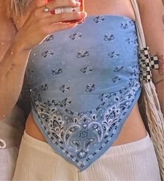 Top tipo pañuelo estampado