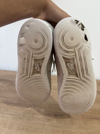 Nike Air Force 1 desgastadas