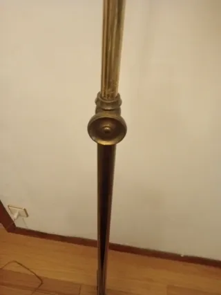 Lámpara de pie de latón y tela