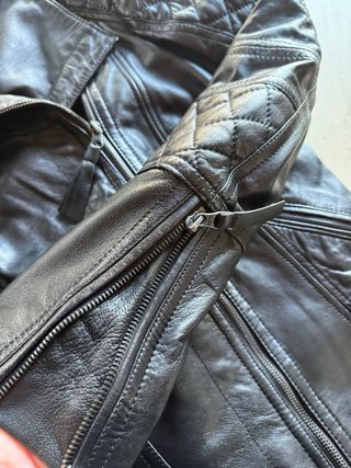 Cazadora de cuero EDC negra