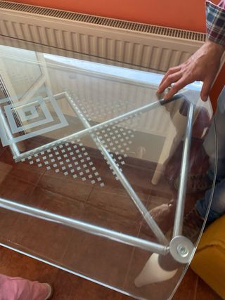 Mesa cristal y metal pequeña