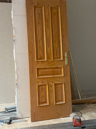 Puerta de madera interior