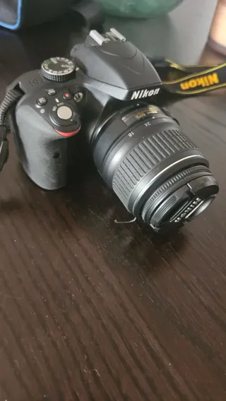 Cámara Nikon D3300 con objetivo AF-S DX 18-55mm