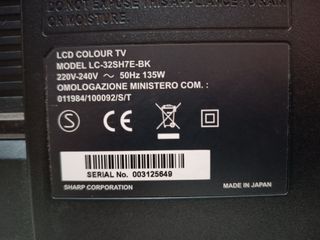 Televisor LCD Sharp 32 pulgadas, negro.