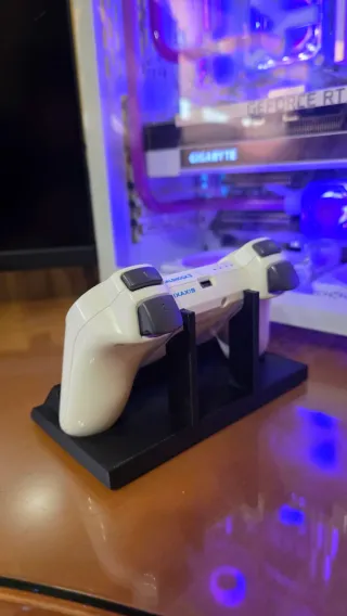 Soporte Mando PS3 con logo frontal