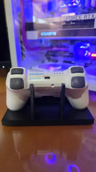 Soporte Mando PS3 con logo frontal