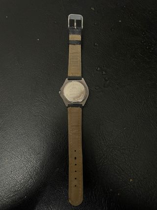 Reloj Negro y Plateado