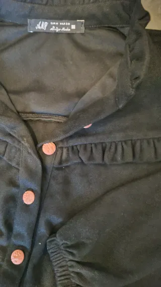 Vestido negro con volantes