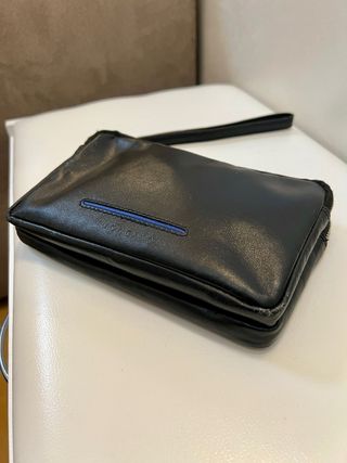 Pochette uomo Roncato nera in pelle.