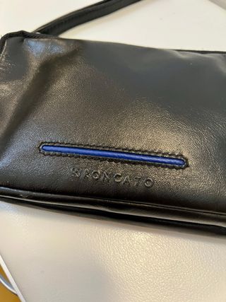 Pochette uomo Roncato nera in pelle.