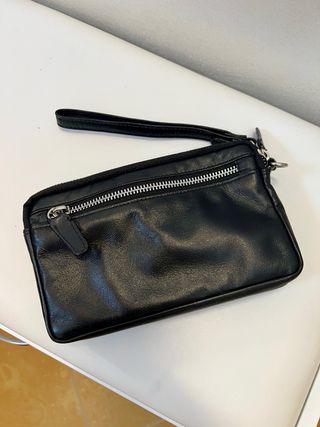 Pochette uomo Roncato nera in pelle.