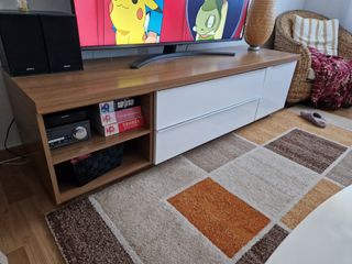 Mueble TV madera y blanco
