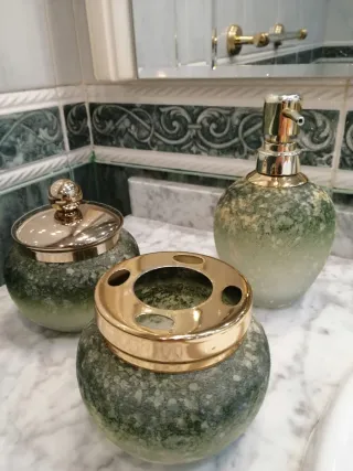 Lote accesorios baño dorado