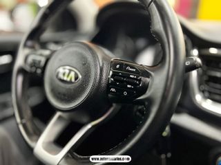 KIA STONIC, COMO NUEVO. ETIQUETA ECO
