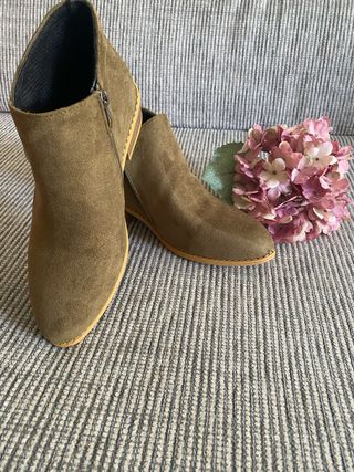 Botines verde oliva con cremallera