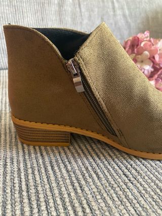Botines verde oliva con cremallera