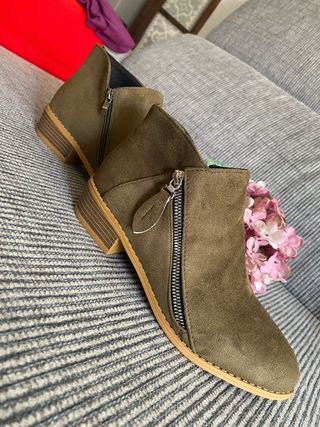 Botines verde oliva con cremallera